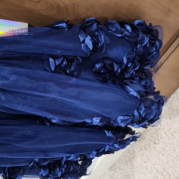 Girls dress - Picture 4 of 4